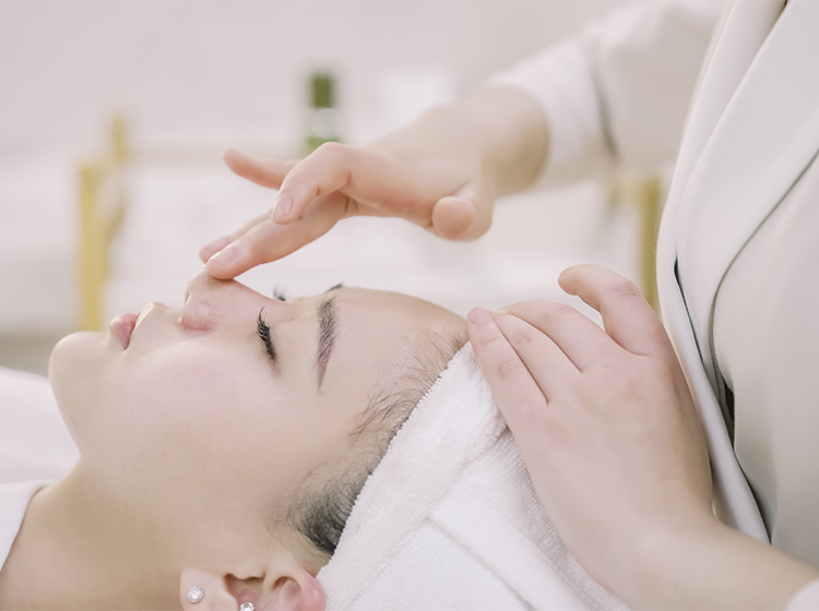 一般美容学校学费多少？