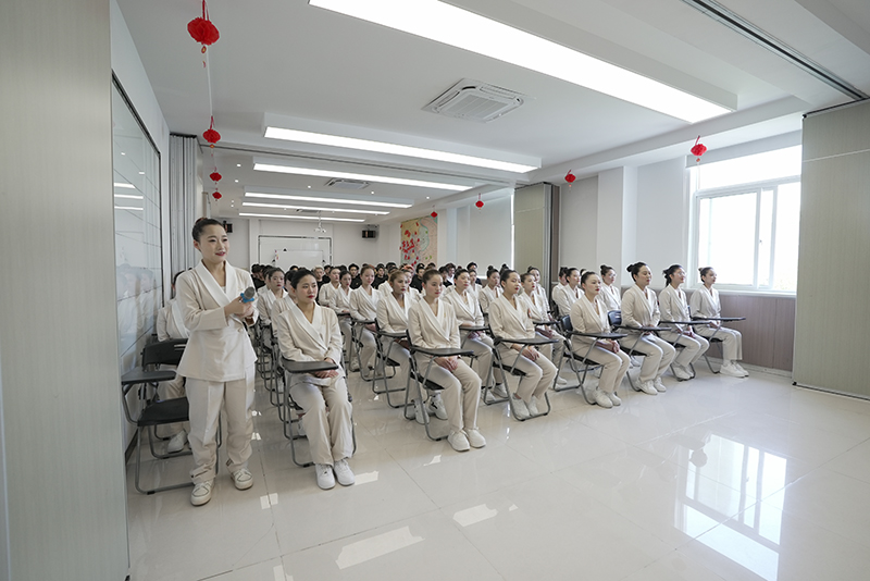 哪个美容专业学校好？
