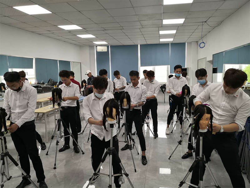 深耕美业技能选择高性价比的美容美发职业技能学校